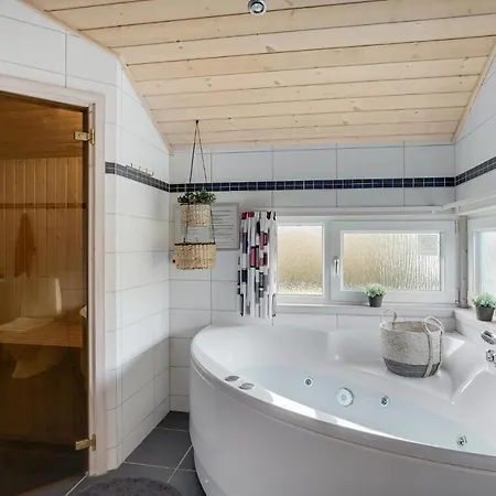 Strandhus I Hemmet Med Sauna *